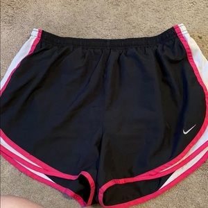 NIKE SHORTS